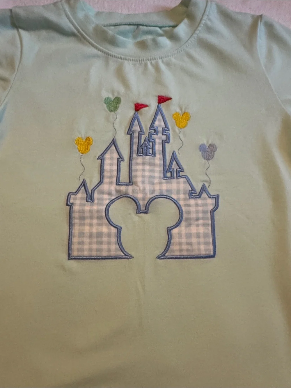 Abby & Evie Light green unisex castle Appliqué Tee